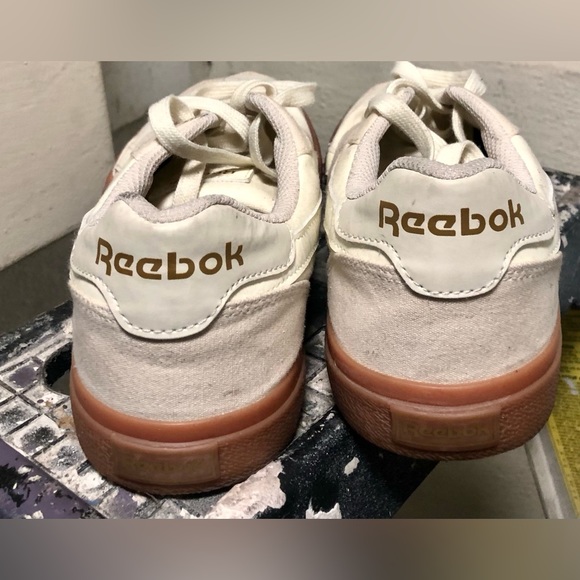 White/Crème & Gold lettering Reeboks, men’s size 10 - Picture 3 of 8